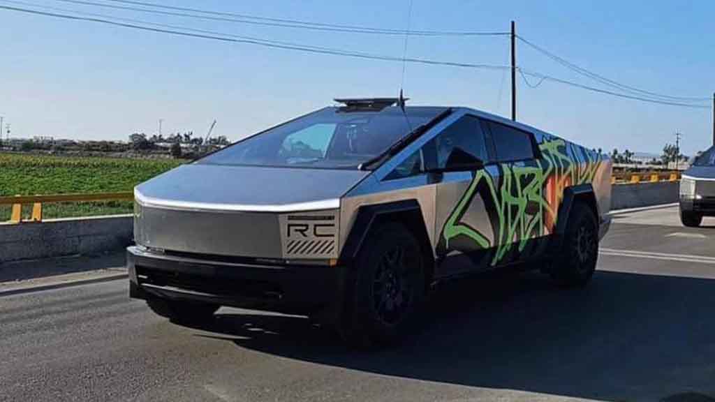 Check Tesla Cybertruck with Starlink satellite internet dish - EONMSK News