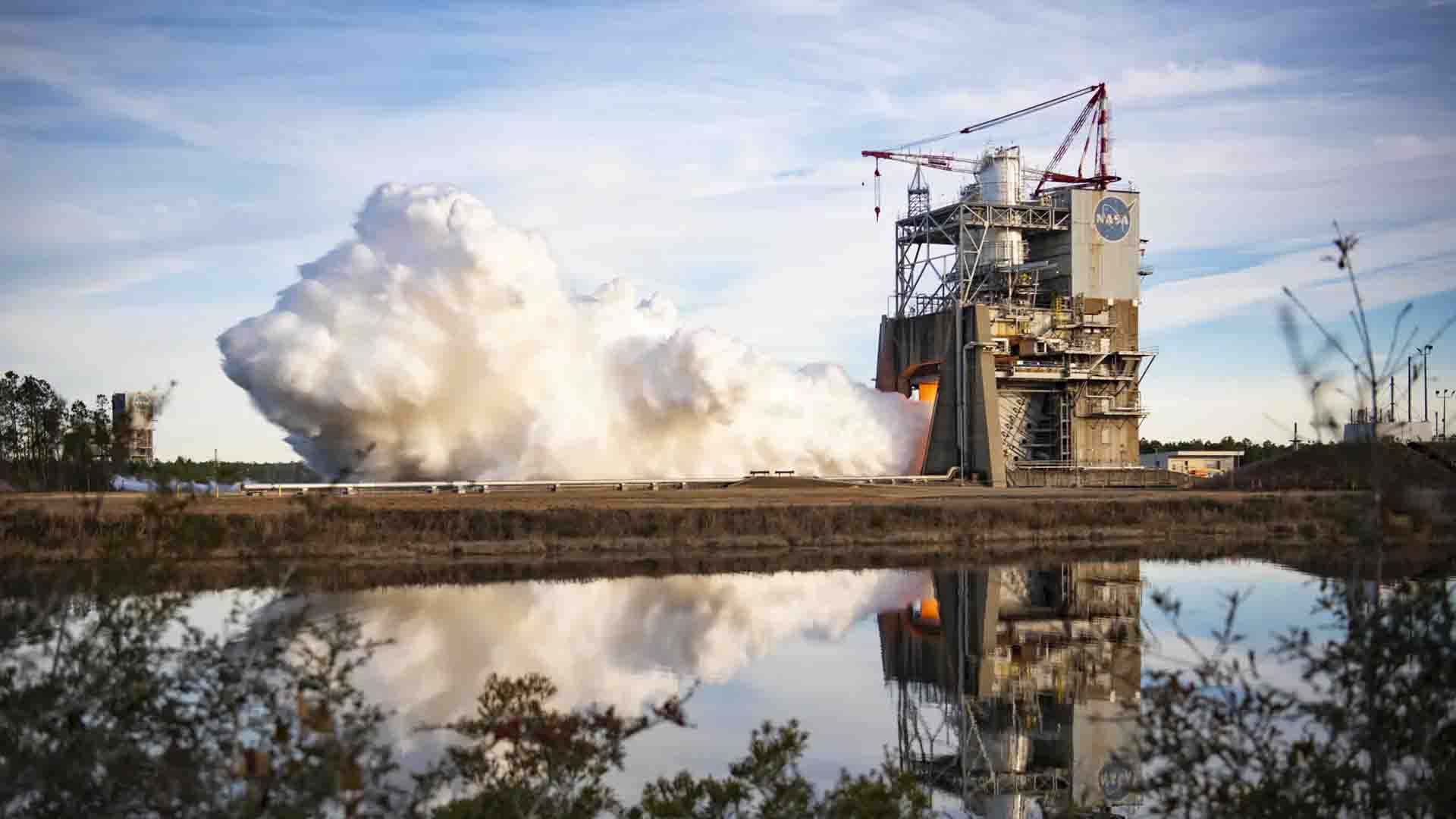 NASA full-duration 500 second hot fire test of RS-25 engine 