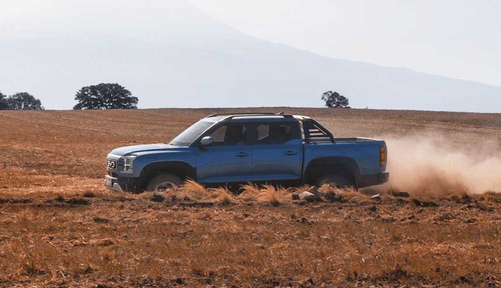 BYD Shark hybrid electric pickup truck