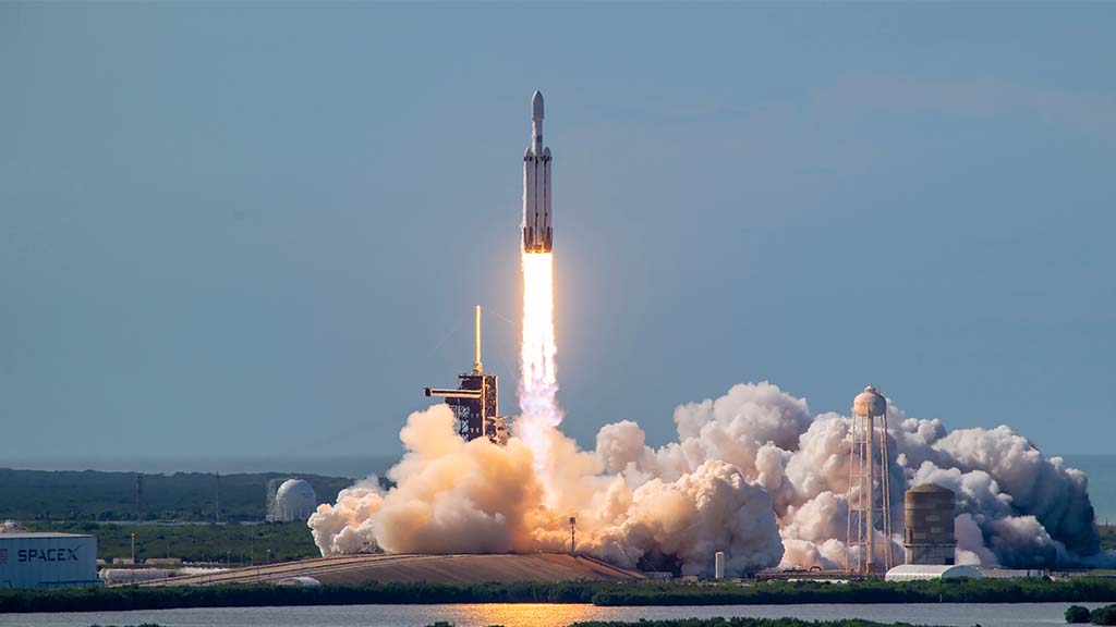 SpaceX Falcon Heavy Liftoff