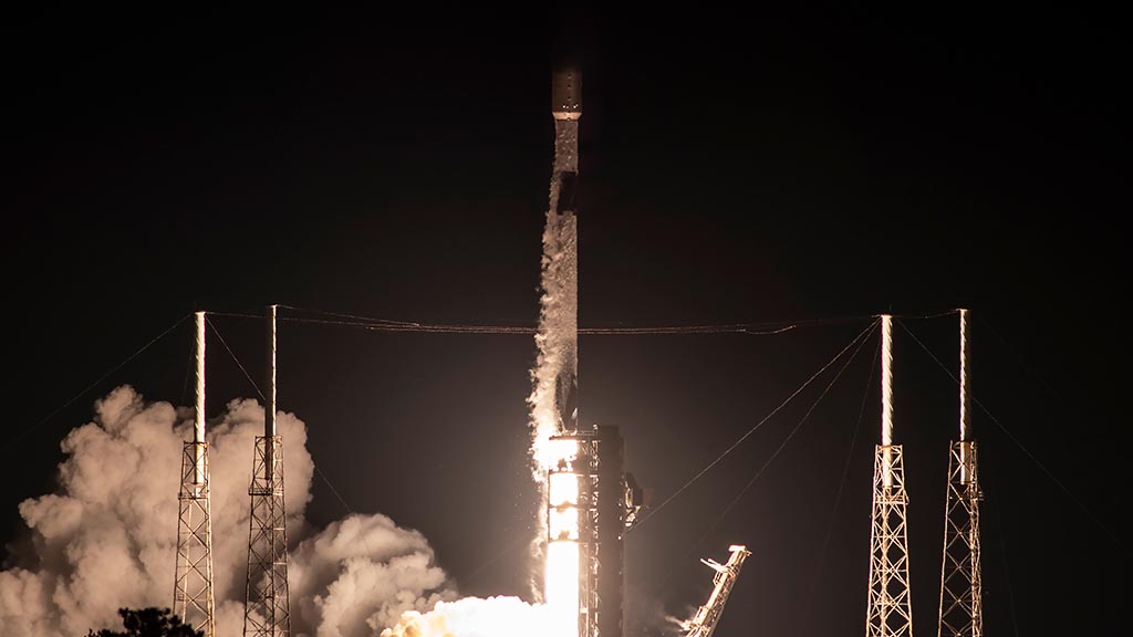 SpaceX Falcon 9 Rocket Lifting Off