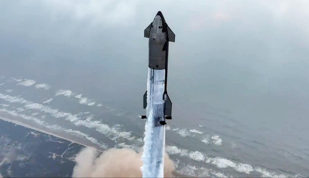 SpaceX Starship Test Flight 4 lifting off