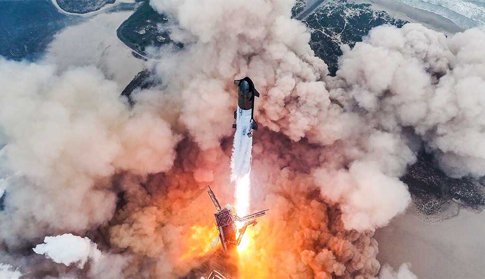 SpaceX Starship 4 Lifting Off