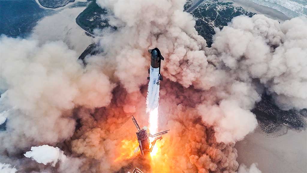 SpaceX Starship 4 Lifting Off