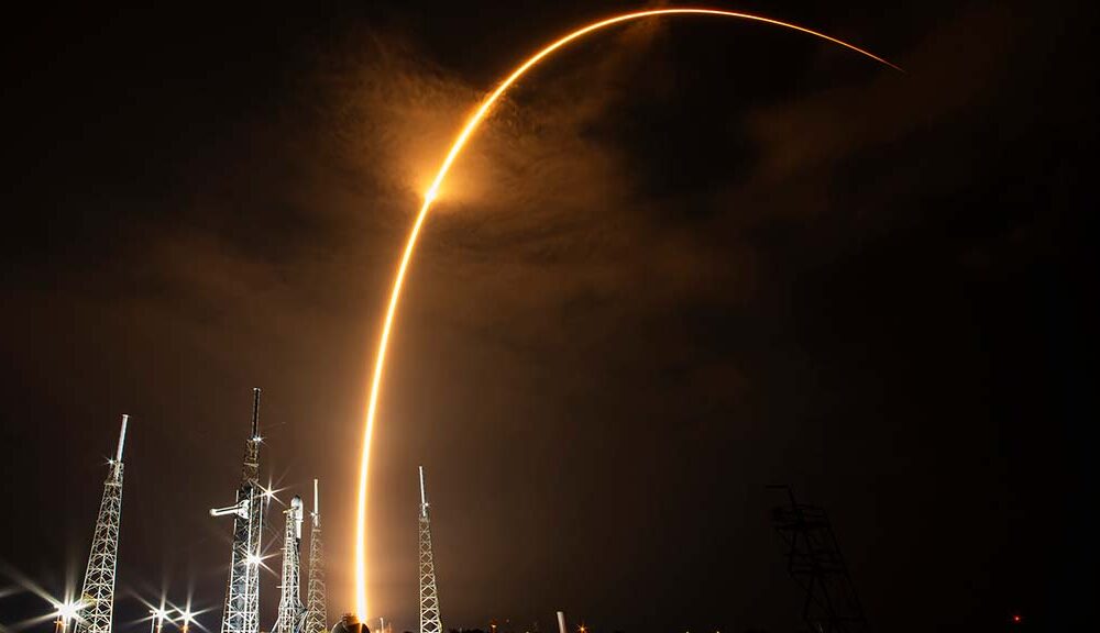 SpaceX Falcon 9 Rocket return flight