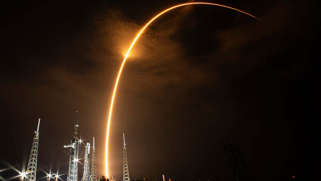 SpaceX Falcon 9 Rocket return flight