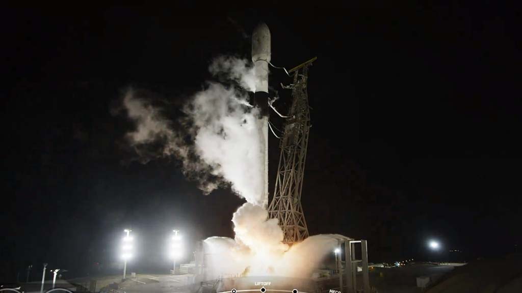 SpaceX Falcon 9 Lifting off from Space Launch Complex 4 East at Vandenberg Force Base in California