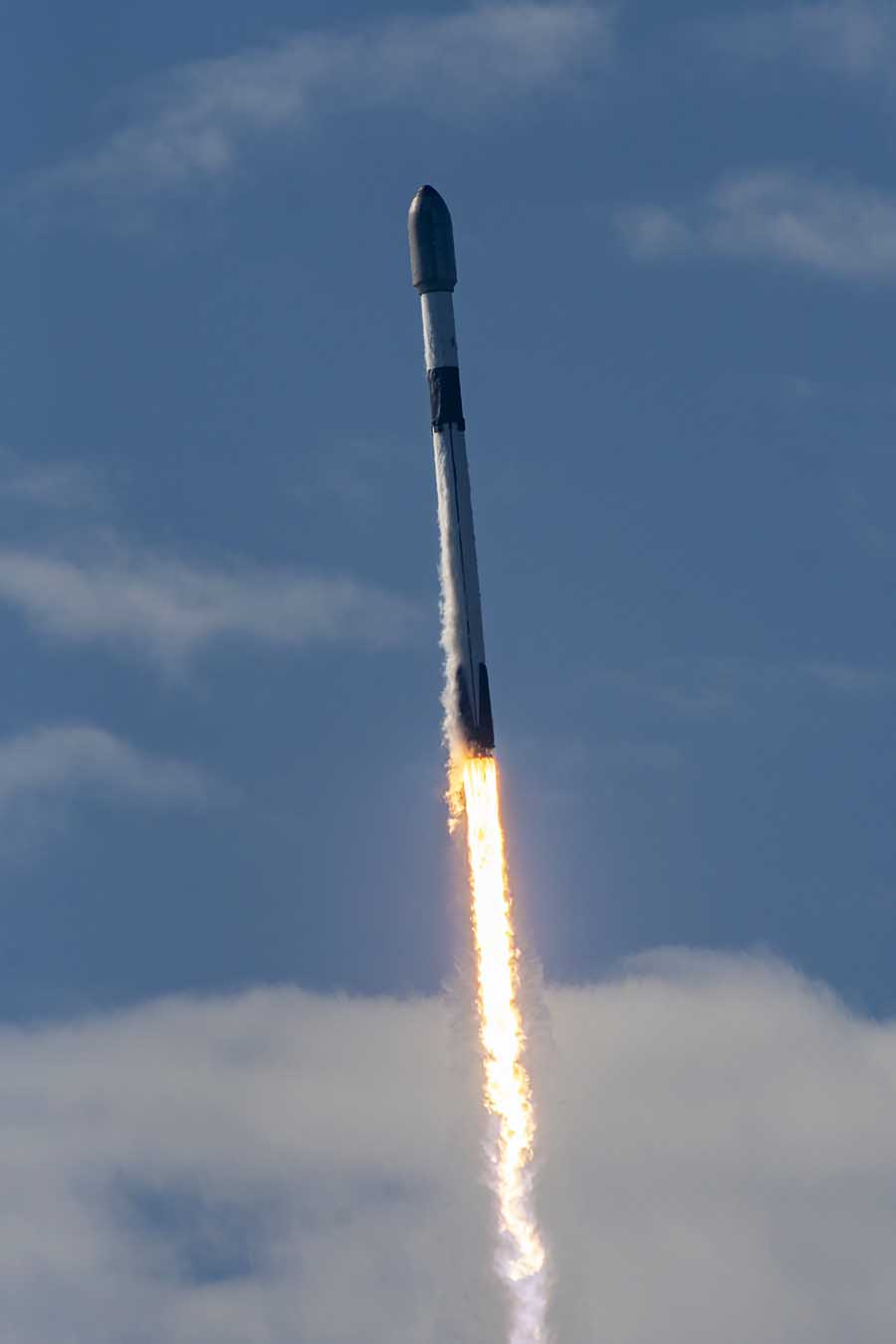 SpaceX Falcon 9 Lifting off