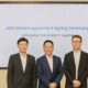 Samsung SDI President & CEO Yoon-ho Choi(middle) poses with Kurt Kelty, executive vice president of General Motors' Battery Cells & Pack Business(right)