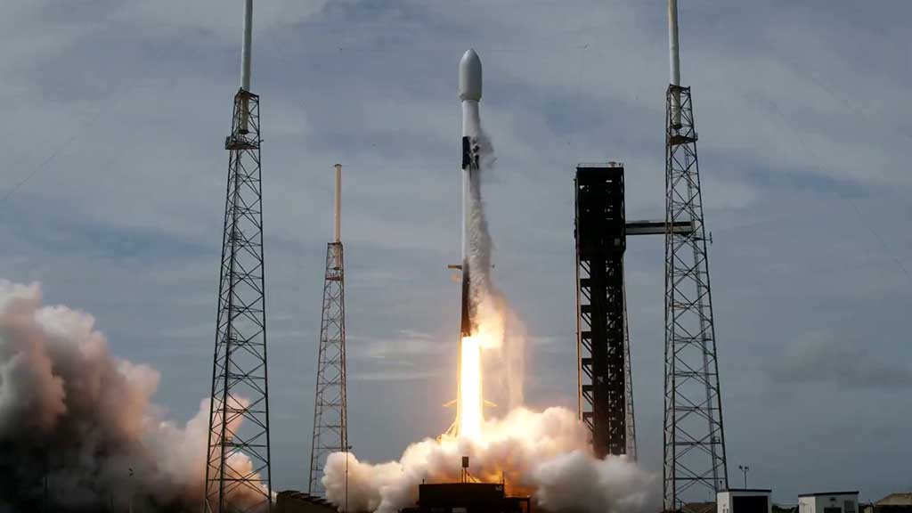 SpaceX Falcon 9 Liftoff