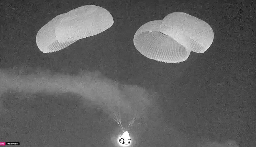 SpaceX Dragon landing down to Sea for splashdown