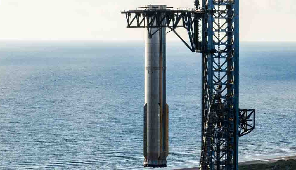 Launch Tower lifting off Starship booster for catch practice