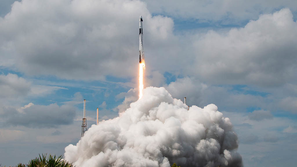 SpaceX Falcon 9 Rocket Lifting Off