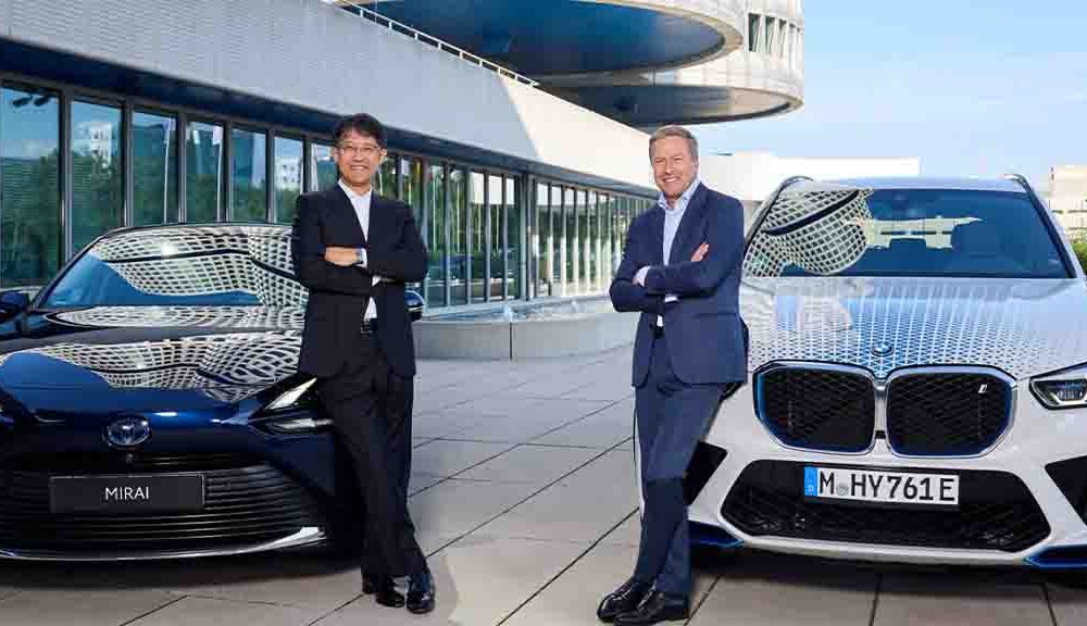 Koji Sato, President of Toyota (Left), Oliver Zipse, Chairman of the Board of Management, BMW AG (right)