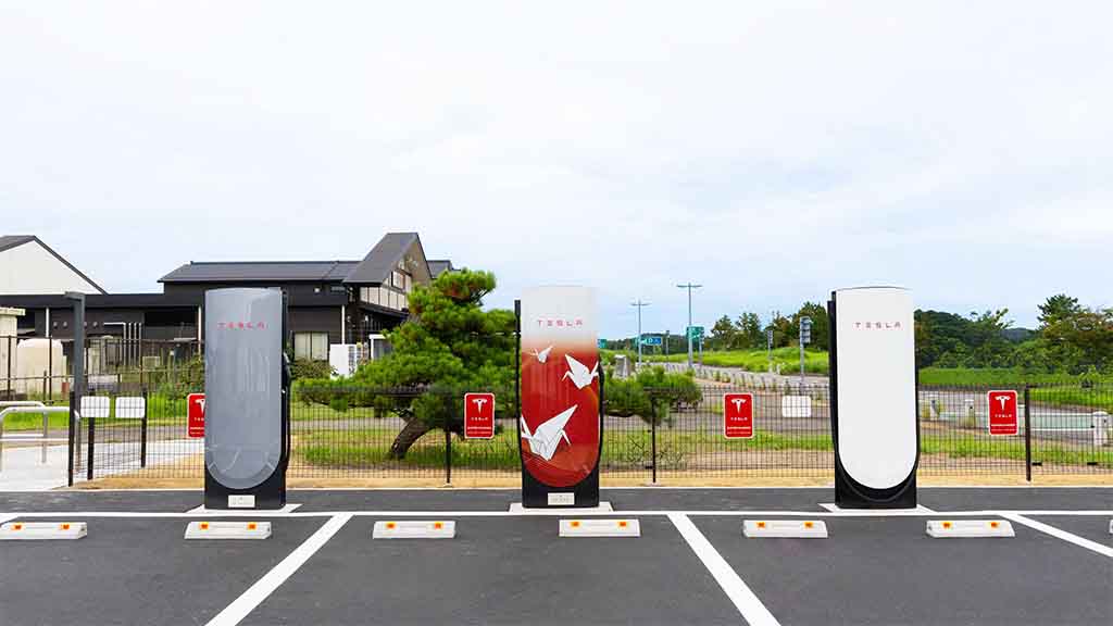 Tesla Supercharger Station (Source - Tesla)