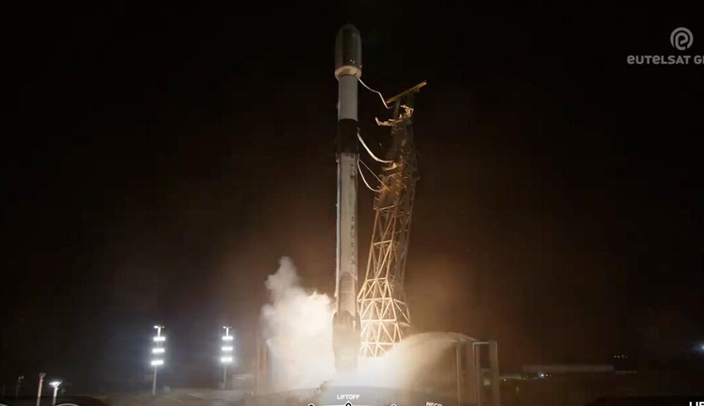 SpaceX Falcon 9 Lifting off with Eutelsat OneWeb Launch 20 mission