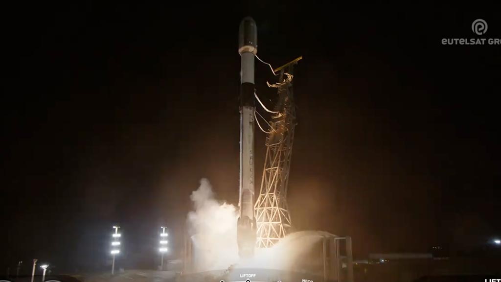 SpaceX Falcon 9 Lifting off with Eutelsat OneWeb Launch 20 mission