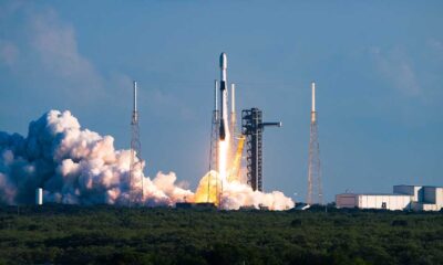 SpaceX Falcon 9 Lifting Off