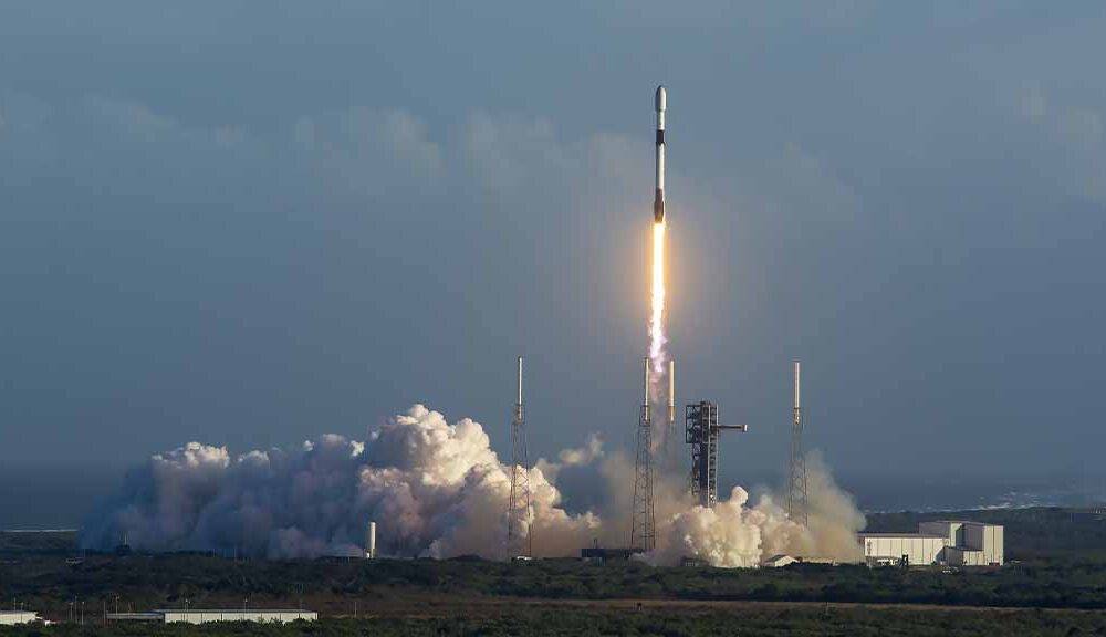 SpaceX Falcon 9 Lifting Off