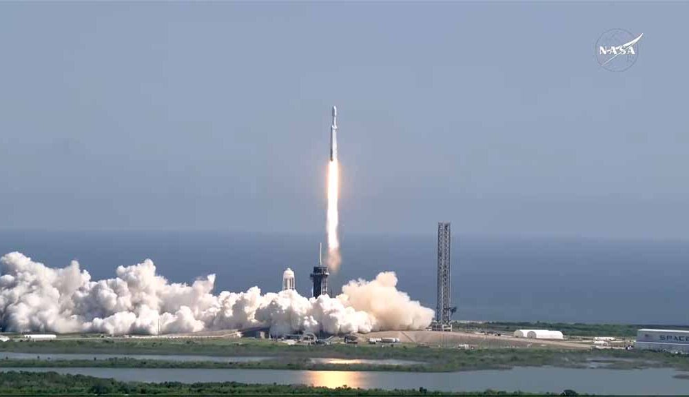 SpaceX Falcon Heavy Lifting Off with Europa Clipper Mission