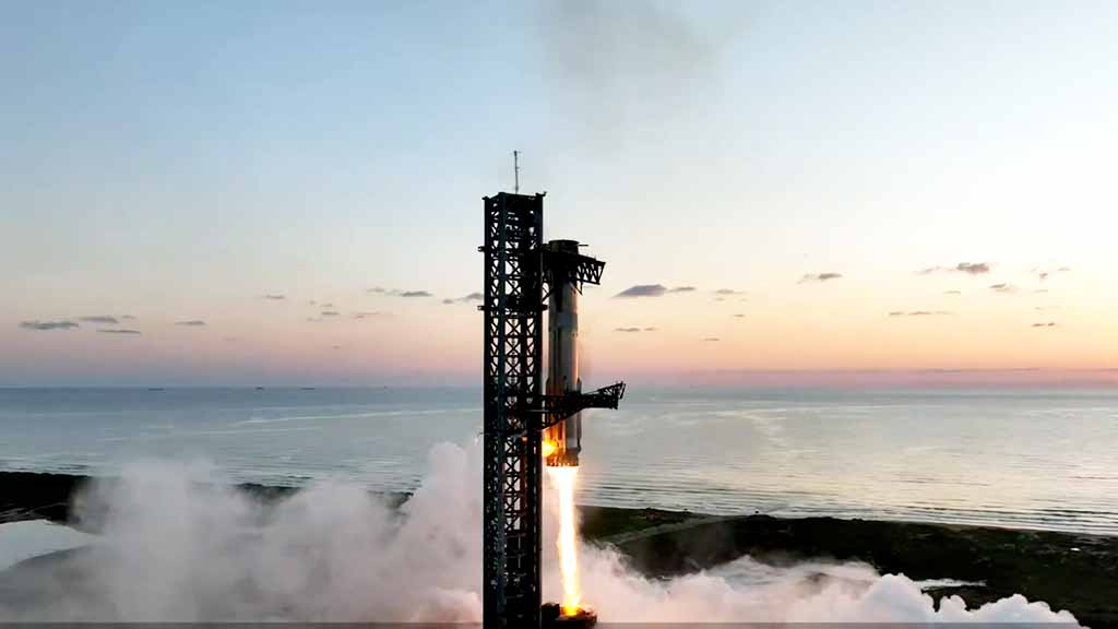 Launch Tower at Boca Chica Starbase Facility catched Starship 5 Booster after final burn