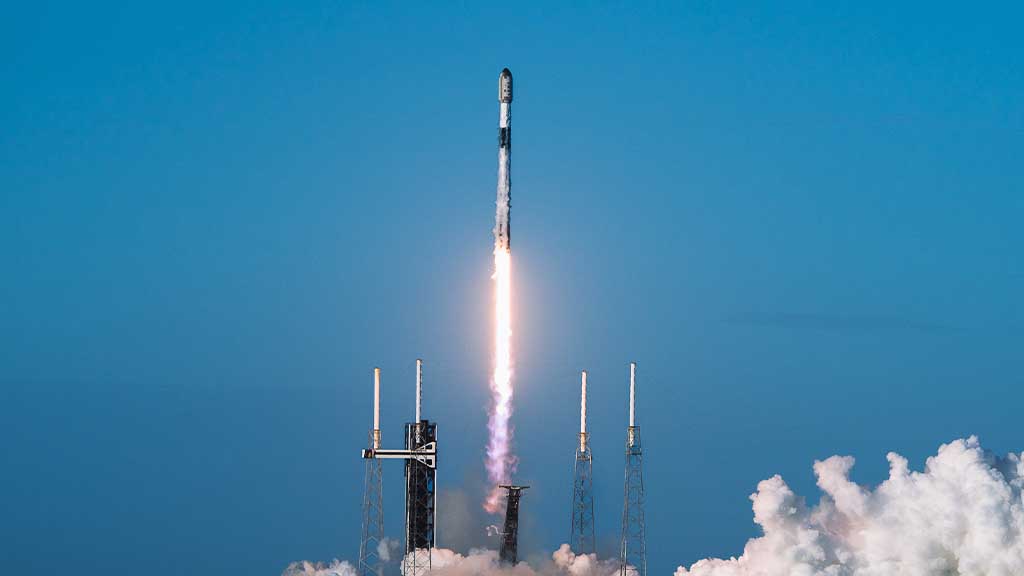 SpaceX Falcon 9 Lifting Off from from Space Launch Complex 40 at Cape Canaveral Space Force Station in Florida