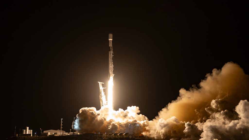 SpaceX Falcon 9 Liftoff